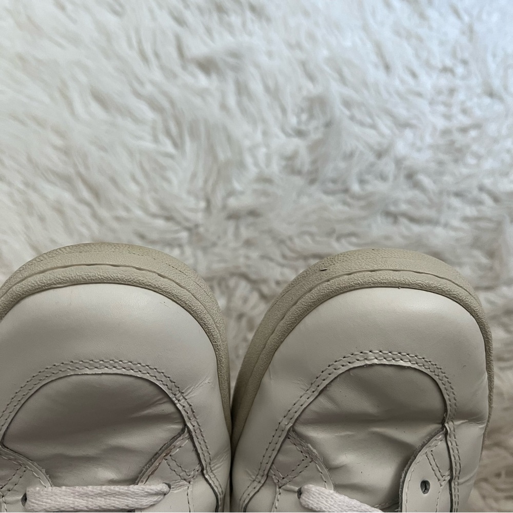 Veja V-10 Sneakers - Picture 7 of 9